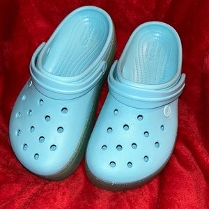 💙BLUE PLATFORM CROCS💙